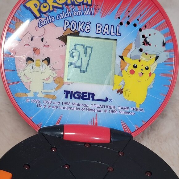 Vintage Tiger Electronics 1999 Pokemon Poke Ball Handheld LCD Game - Working - Picture 9 of 10